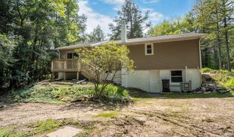 18 Holiday Dr, Albrightsville, PA 18210