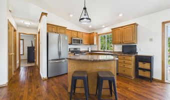 816 E Pine St, Brandon, SD 57005