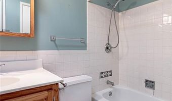 707 Bitterfield Dr, Ballwin, MO 63011