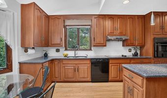 8 Marion Ave, Andover, MA 01810