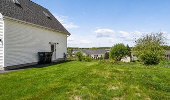 40 Hillview Dr, Bangor, ME 04401