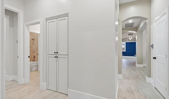 10820 Woodstream Ct, Las Vegas, NV 89135