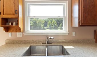 638 Oak Springs Trail Dr, Ballwin, MO 63021