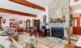 916 Hillcrest Dr, Adrian, MI 49221