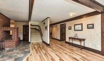 107 Fresh Pond Ln, Brookline, NH 03033