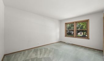 2110 E Eastman Ct, Arlington Heights, IL 60004
