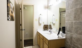 6437 INNISWOOD Dr, Bartlett, TN 38135