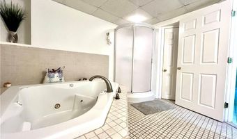 2 Hayes St, Johnston, RI 02919