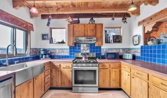 42 Hondo Seco Rd, Arroyo Hondo, NM 87513