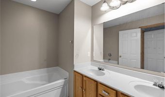 6524 154th St W 107, Apple Valley, MN 55124