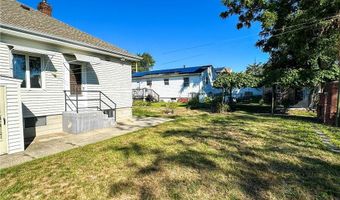 11 Queen St, Cranston, RI 02920