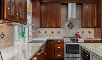 123 CASTLE ROCKS Rd, Warwick, RI 02886