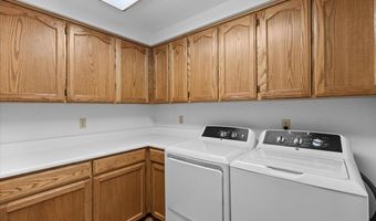 912 Cypress Point Loop, Ashland, OR 97520