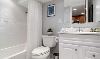 104 R St NE B, Washington, DC 20002