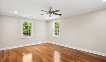 6442 HOLYOKE Dr, Annandale, VA 22003