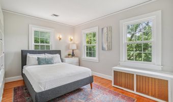 1805 ARMY NAVY Dr, Arlington, VA 22202