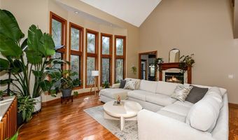 679 DEEP WOODS Dr, Aurora, OH 44202