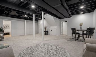 1360 Fairlane Dr, Ann Arbor, MI 48104