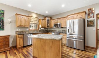 1609 S Locust Ave, Brandon, SD 57005
