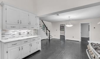 19 CENTER St, Barnegat, NJ 08005