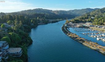 222 DEL NORTE Ln 18, Brookings, OR 97415