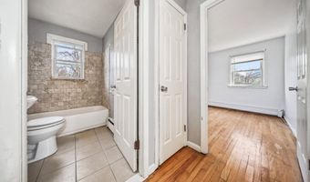 71 Sunshine Cir, Bridgeport, CT 06606