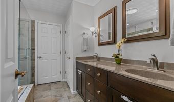 123 CASTLE ROCKS Rd, Warwick, RI 02886