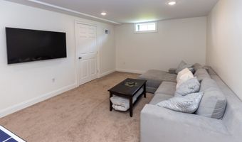 31 Merrill Rd, Clinton, CT 06413