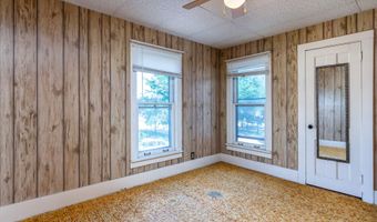 607 6th St, Ames, IA 50010
