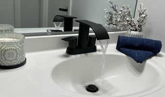 111 Sutton Pl 111, Bloomfield, CT 06002