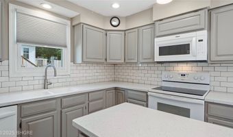 2325 E 40th Ct, Des Moines, IA 50317