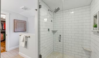 43 Lakeside Dr, Falmouth, ME 04105