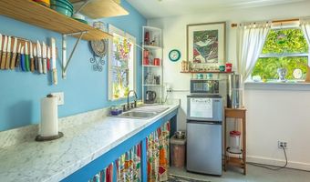 66 8th St, Apalachicola, FL 32320