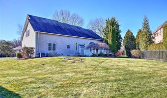 6 Grandstand Dr, Lincoln, RI 02865