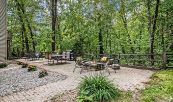 240 Pettis Ave NE, Ada, MI 49301