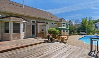 18 Quail Ridge Rd, Cranston, RI 02921