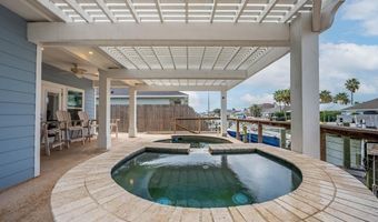 702 S BAY St, Aransas Pass, TX 78336