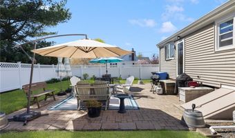 289 Oliphant Ln, Middletown, RI 02842