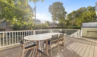 17 Everett St, Newport, RI 02840