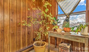 108 Hidden Pond Ln, Asheville, NC 28804