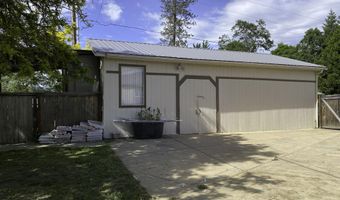 1205 Pine Grove Rd, Rogue River, OR 97537