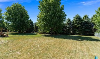 813 E Heatherwood Dr, Brandon, SD 57005