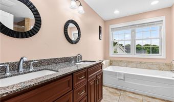 14 Longbrook Dr, Cumberland, RI 02864