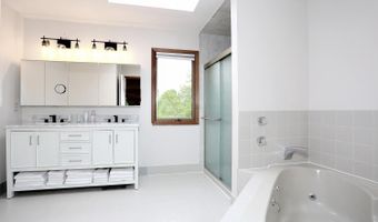 3 Larissa Ct, Airmont, NY 10952