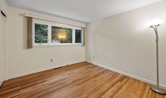 74 Woods Rd, Bethany, CT 06524