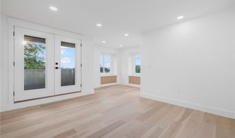 7 Sheffield Ave, Newport, RI 02840