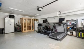105 Hunting Hill Dr, Cumberland, RI 02864