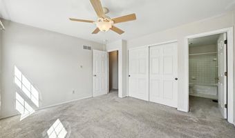 1043 Oakwood Farms Ln, Ballwin, MO 63021