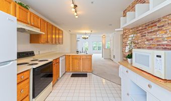 1870 Lindsay Ln, Ann Arbor, MI 48104