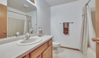 424 Emerald Dr, Arnolds Park, IA 51331